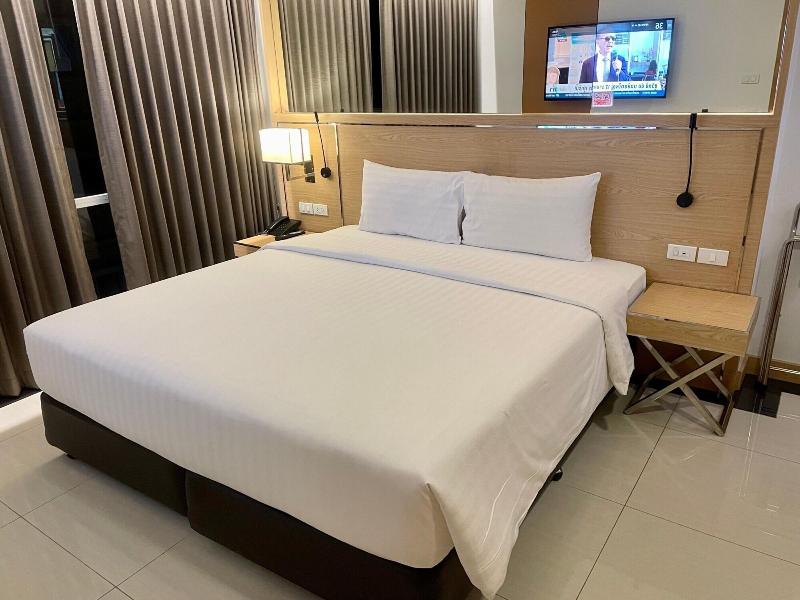 Fx Hotel Nana image