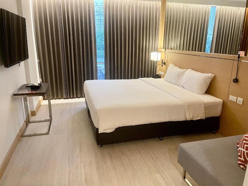 Fx Hotel Nana image