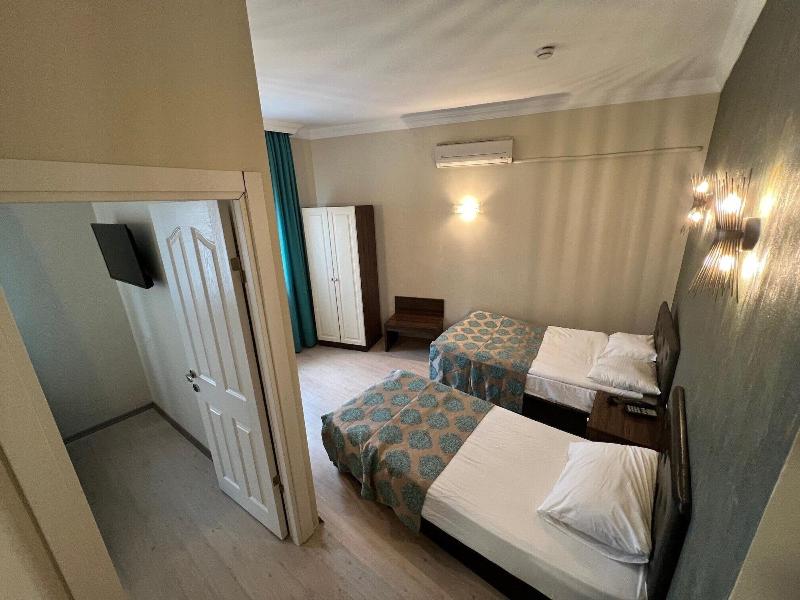 Saga Roaylu Otel image