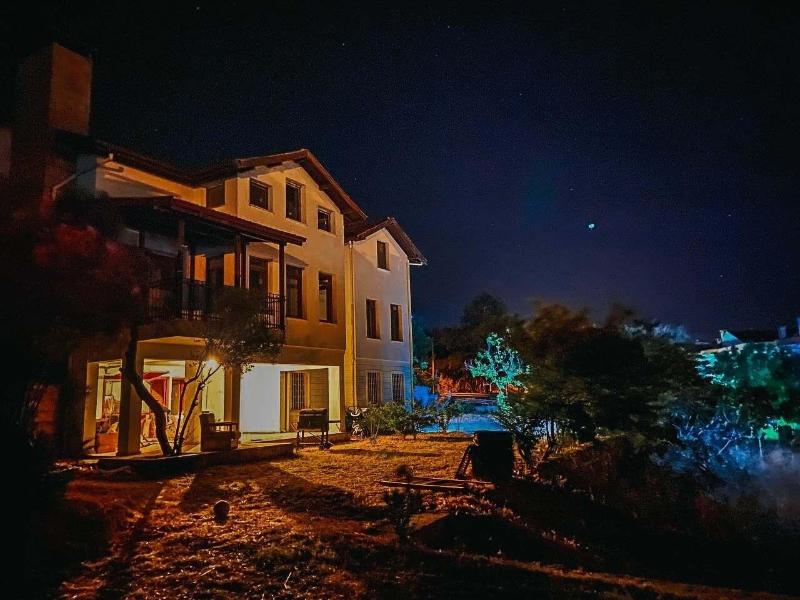 Moon Ayvala K