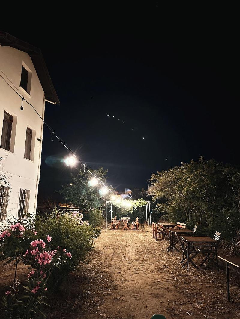 Moon Ayvala K