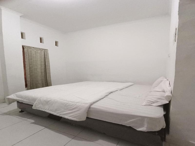 Spot On 92635 Homestay Baiturrahmah Syariah image