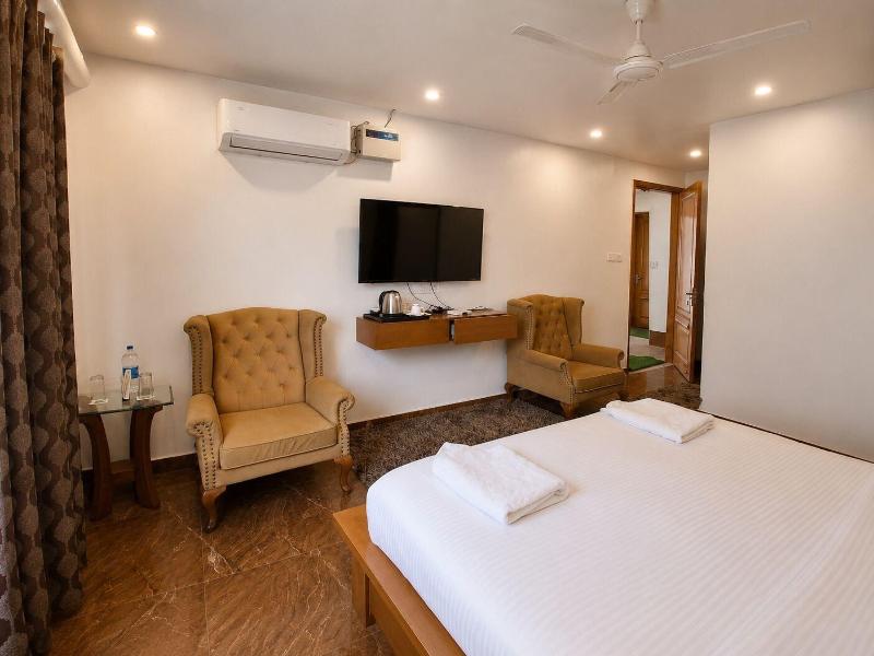 Hotel Sahebs Castle Mcleodganj image