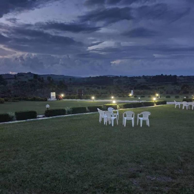 Bwizi Gardens And Resort