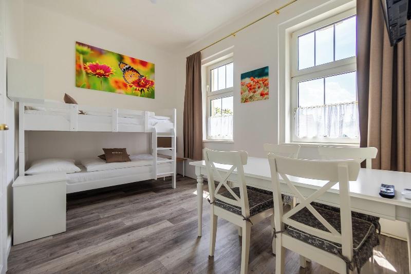 Albizia Apartments image