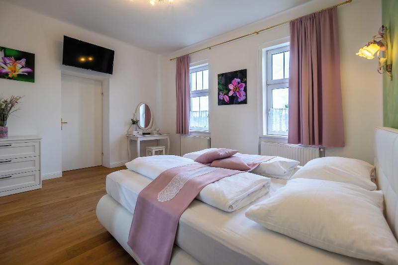 Albizia Apartments image