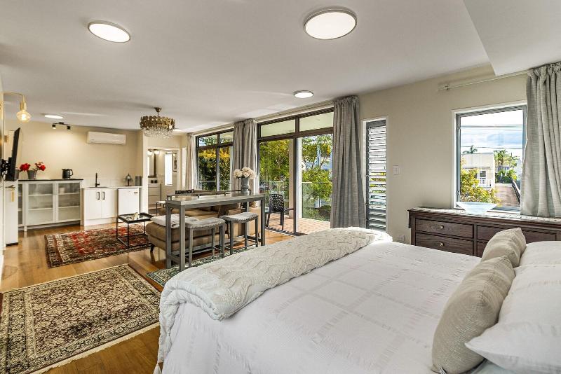 The Bays Bed And Breakfast image