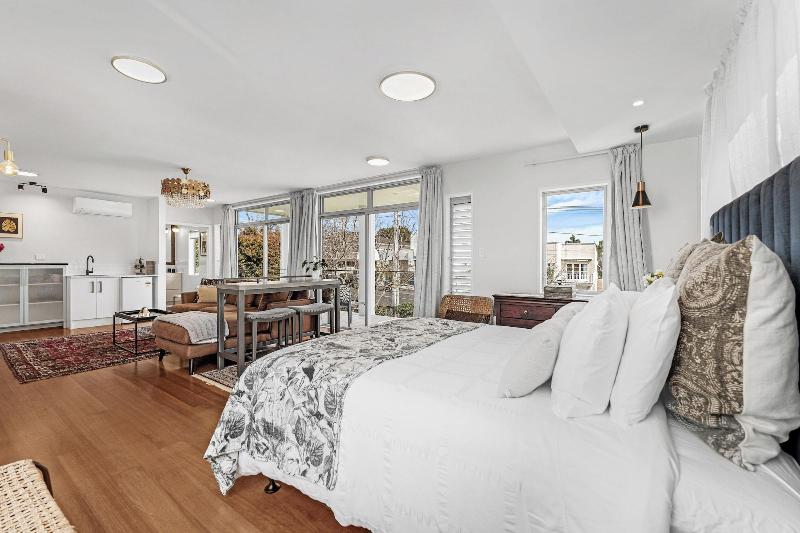 The Bays Bed And Breakfast image