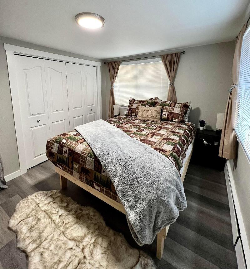 Log Cabin In Heart Of Anchorage image