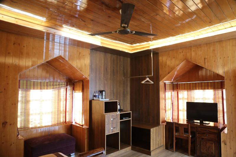 Oakwood Hamlet Resort Shoghi Shimla image