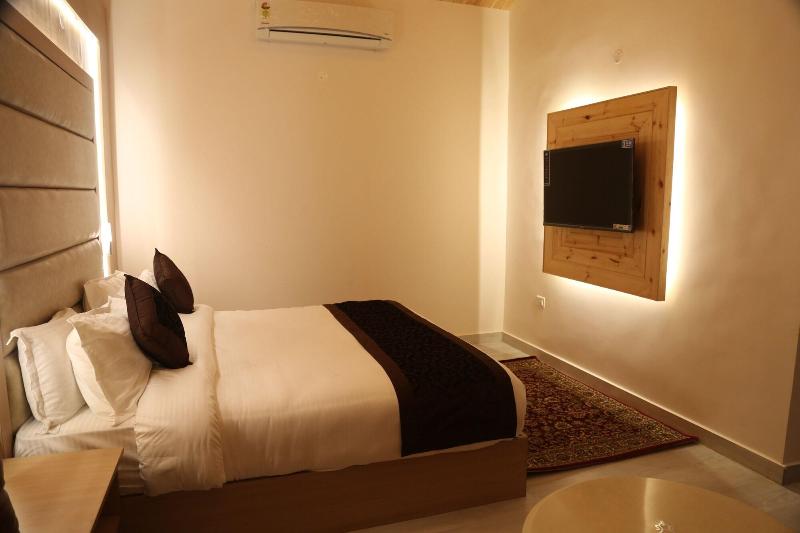 Oakwood Hamlet Resort Shoghi Shimla image