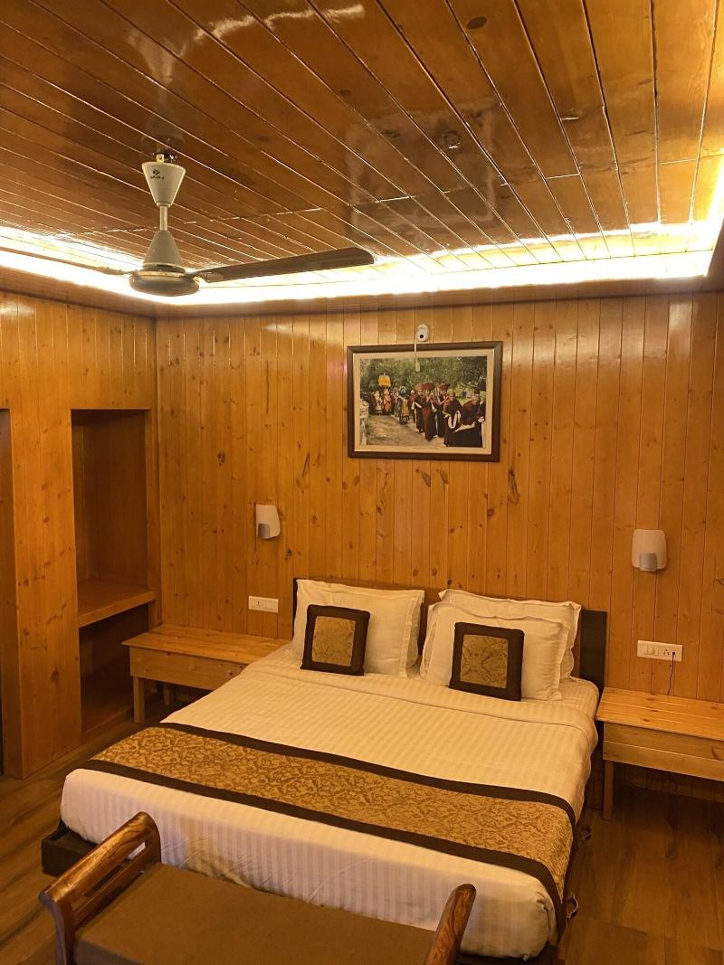 Oakwood Hamlet Resort Shoghi Shimla image