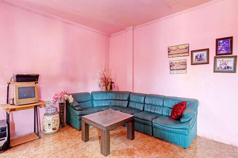 Spot On 92923 T Homestay Syariah image