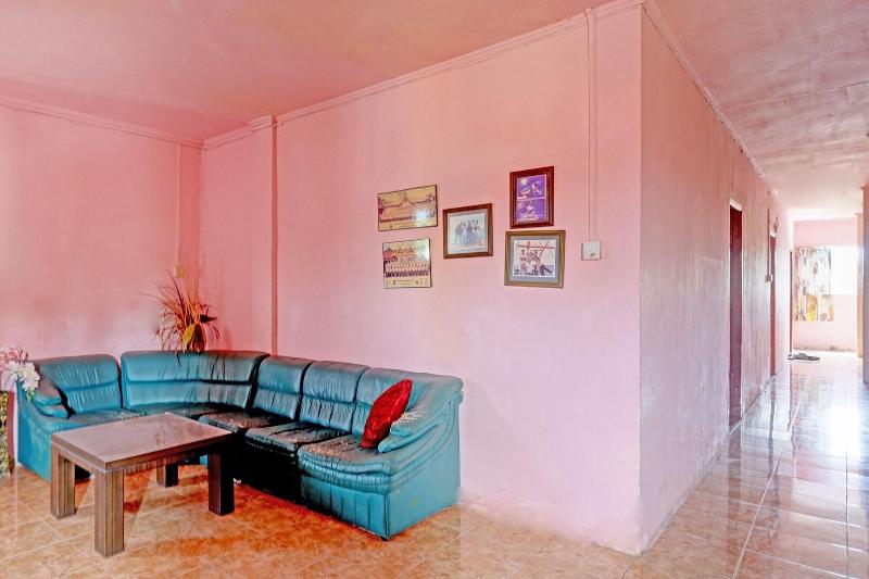 Spot On 92923 T Homestay Syariah image