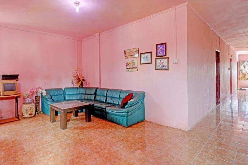 Spot On 92923 T Homestay Syariah image