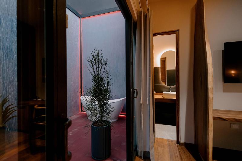 Spira Hotel image