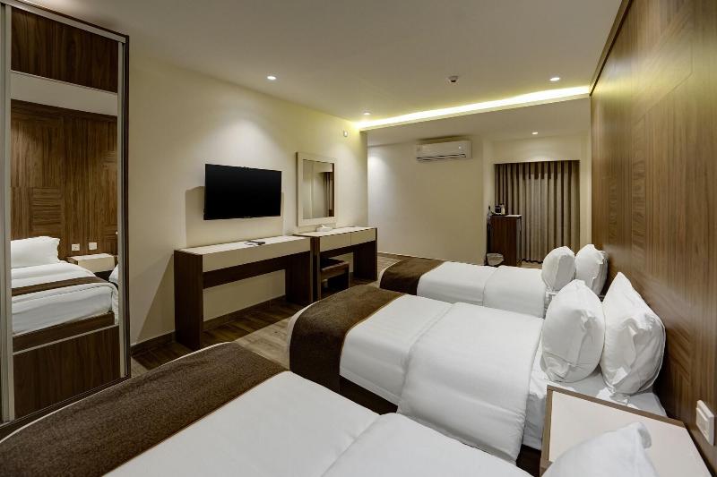 Luciana Hotel By Bratus image