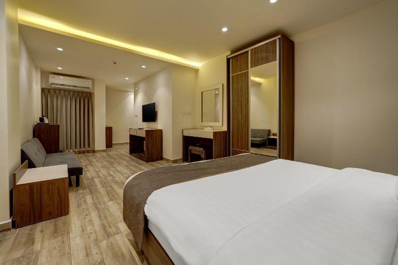Luciana Hotel By Bratus image