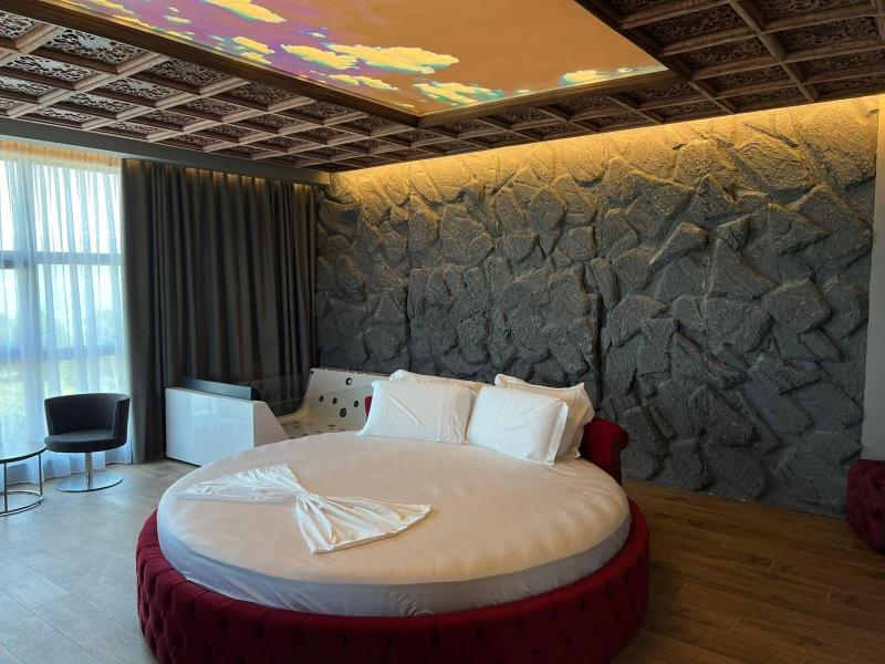Toka Hotel Restaurant image