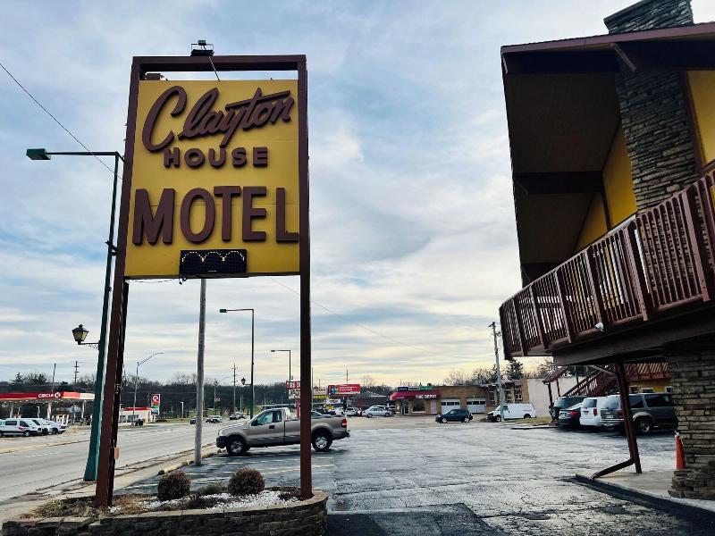 Clayton House Motel Rockford image