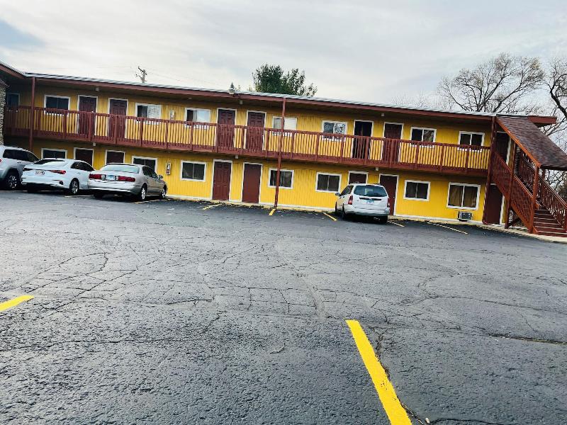 Clayton House Motel Rockford image