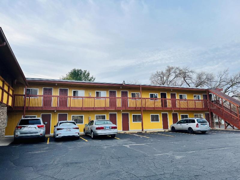 Clayton House Motel Rockford image