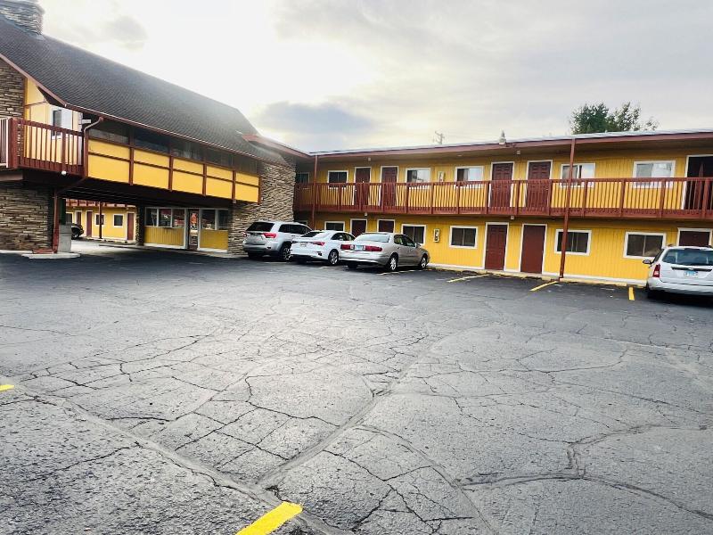 Clayton House Motel Rockford image
