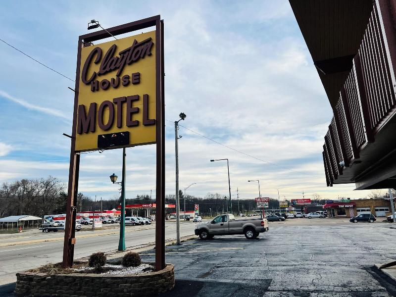 Clayton House Motel Rockford image