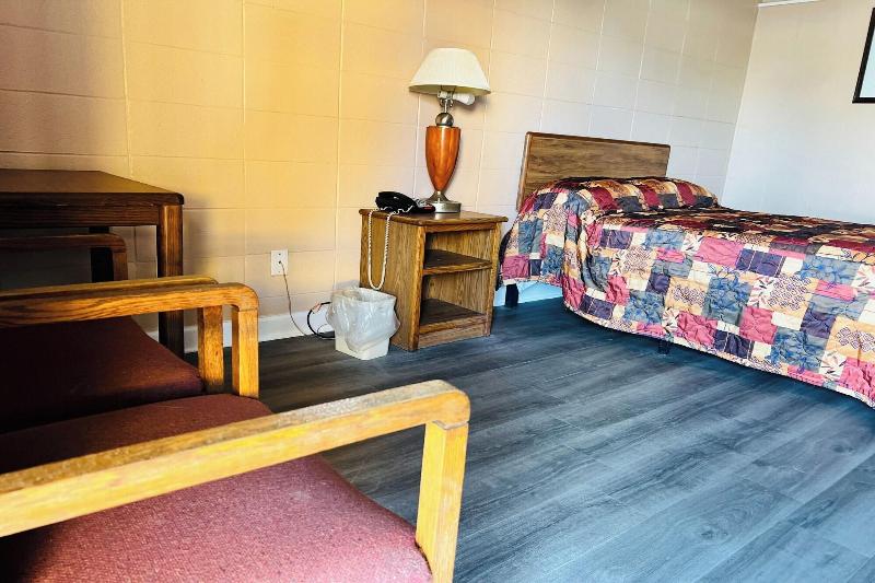 Clayton House Motel Rockford image