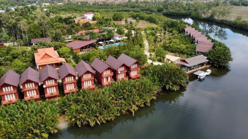 Lodge Moni Essara Kompot