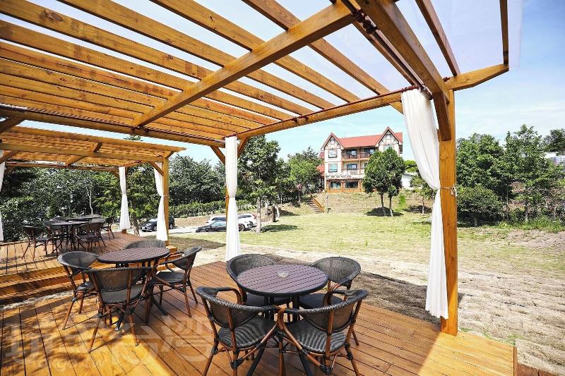 Baili Manor Cing Jing image