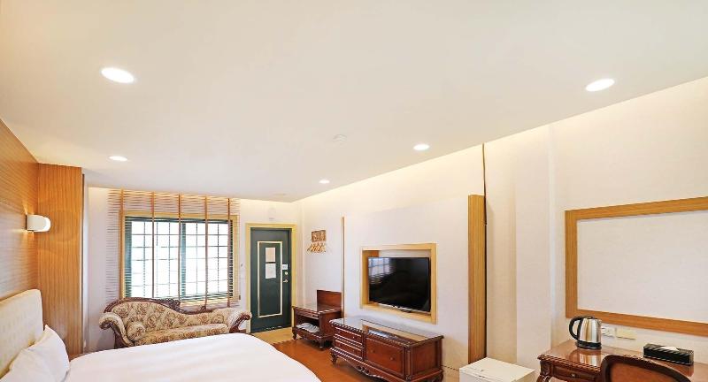 Baili Manor Cing Jing image
