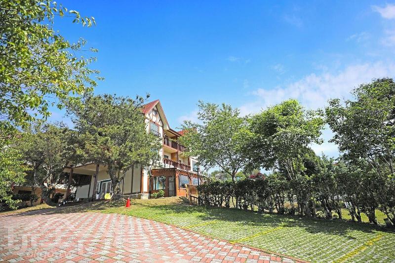 Baili Manor Cing Jing image