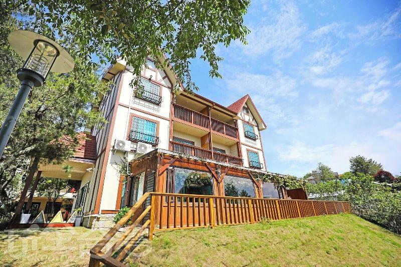Baili Manor Cing Jing image