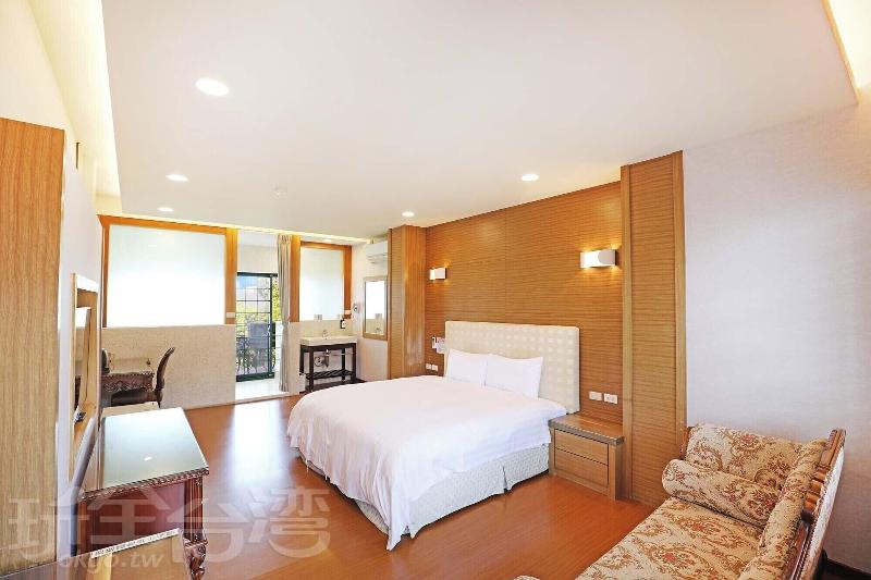 Baili Manor Cing Jing image