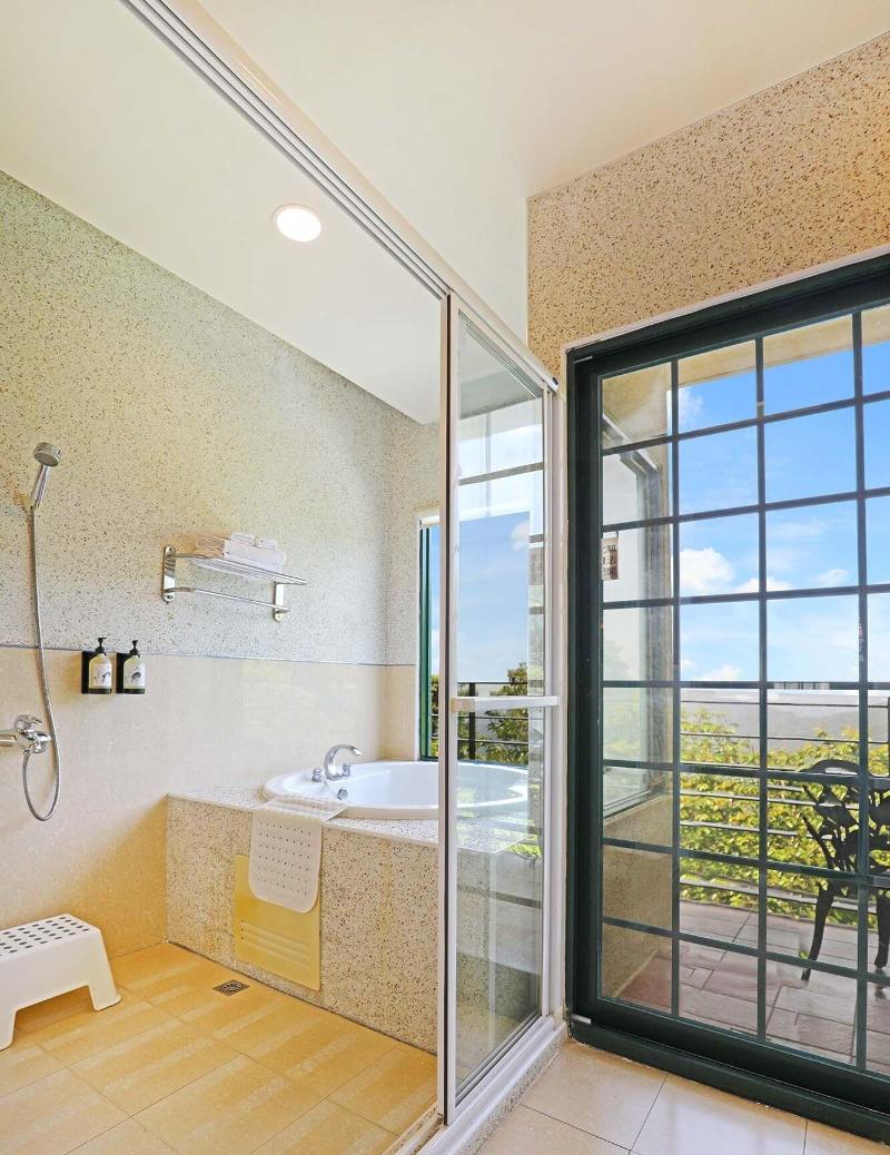Baili Manor Cing Jing image
