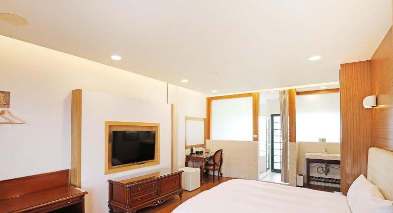 Baili Manor Cing Jing image