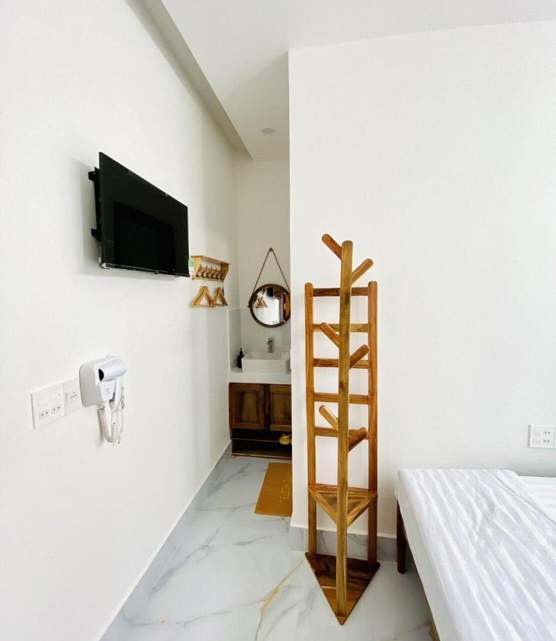 Hero Hostel Billiards image