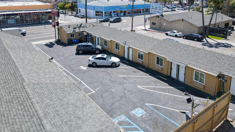 Signal Hill Motel image