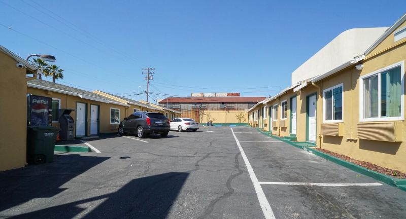 Signal Hill Motel image
