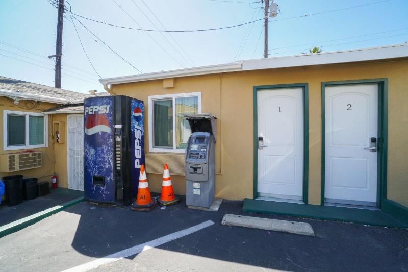 Signal Hill Motel image