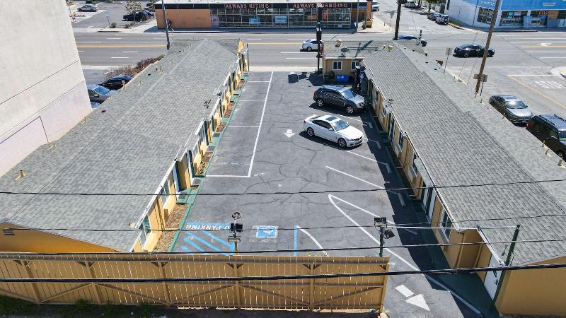 Signal Hill Motel image