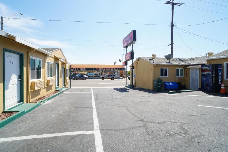 Signal Hill Motel image