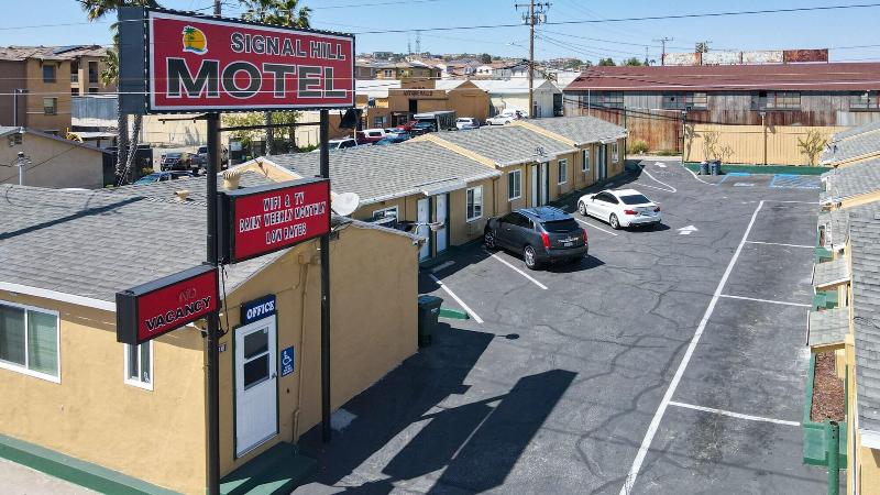 Signal Hill Motel image
