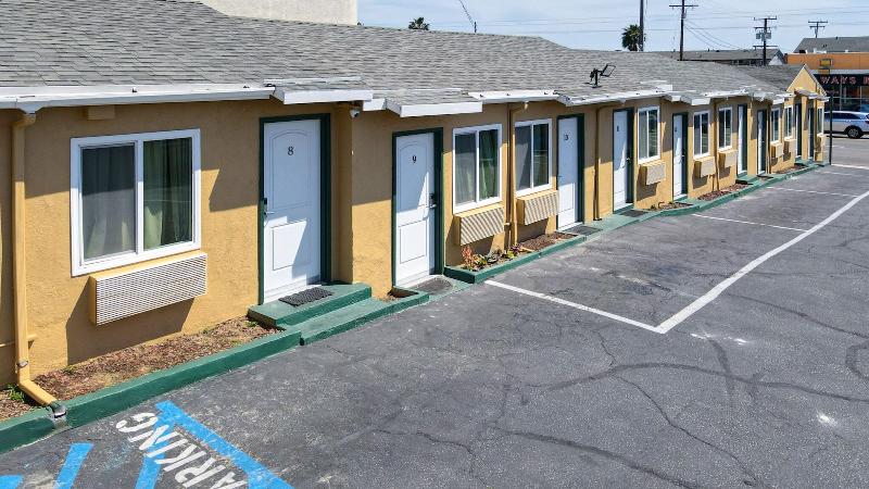 Signal Hill Motel image