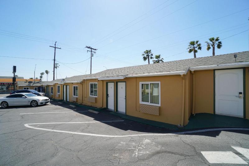 Signal Hill Motel image