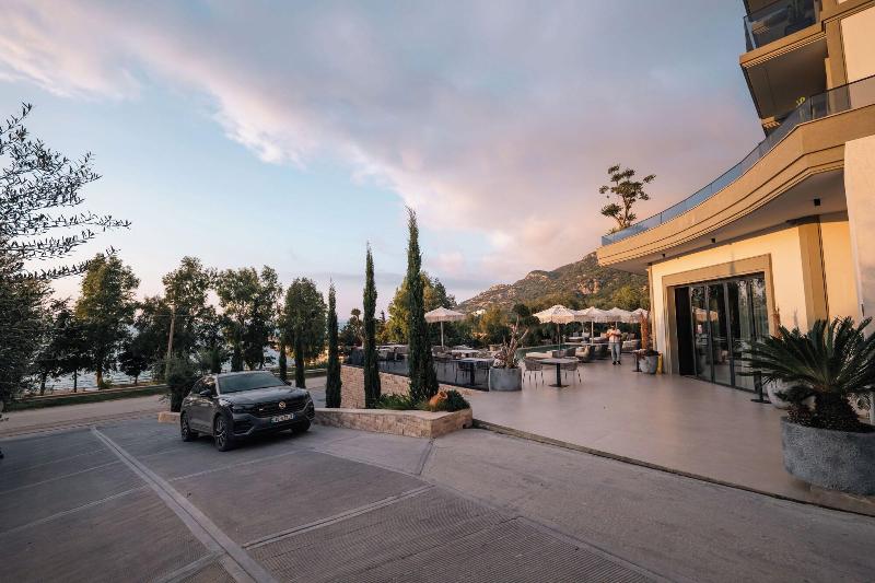 Mazarine Hotel image
