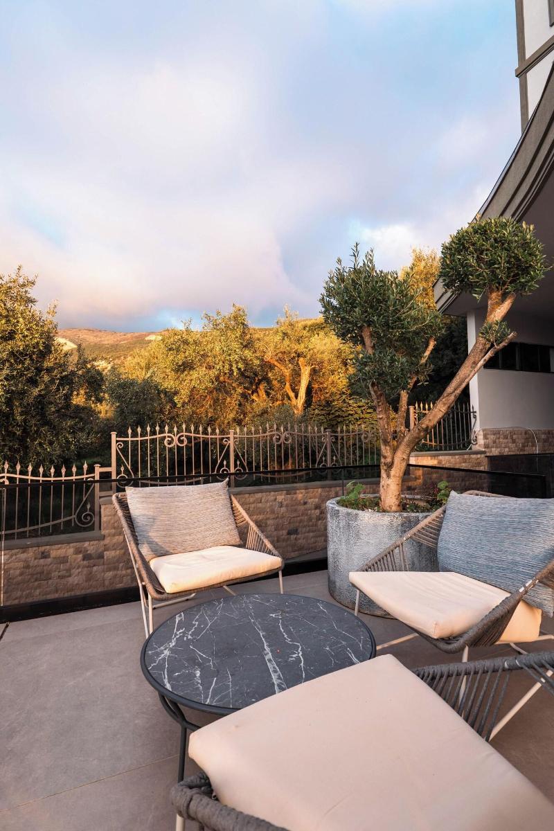 Mazarine Hotel image