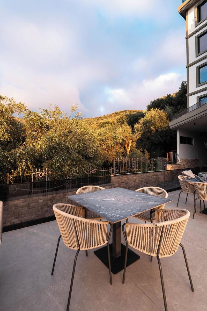 Mazarine Hotel image