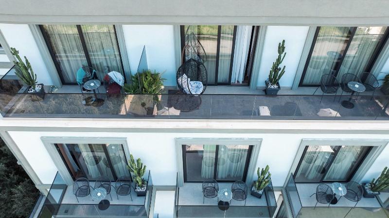 Mazarine Hotel image